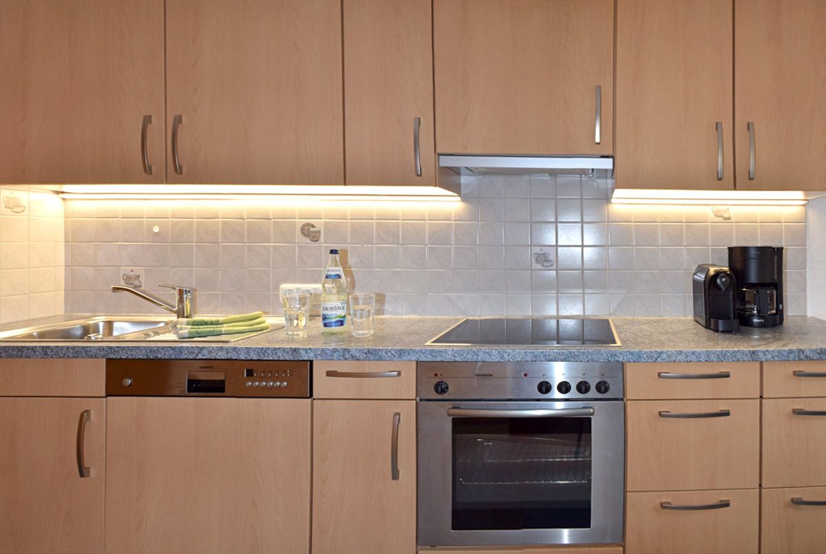 Große vollausgestattete Küchenzeile