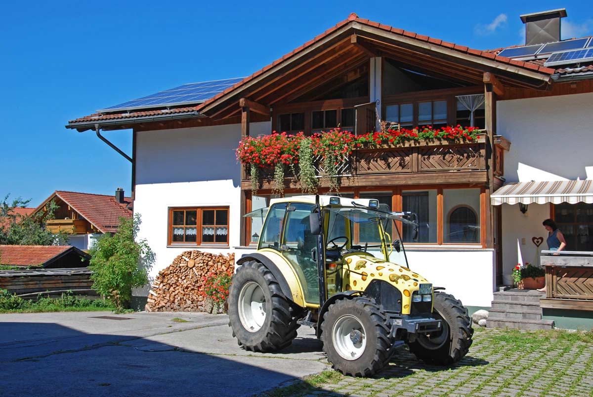 Unser Traktor vor dem Ferienhaus