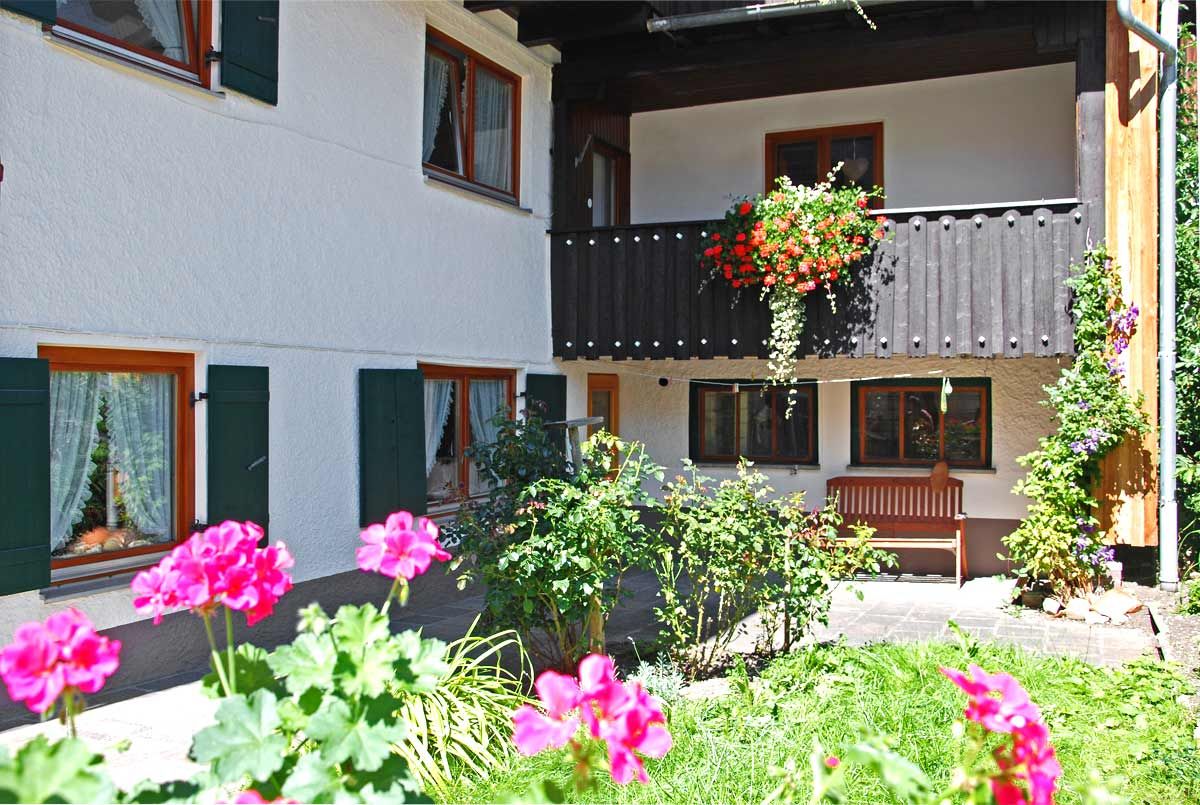 Kleiner Garten und Balkone für die Ferienwohnungen