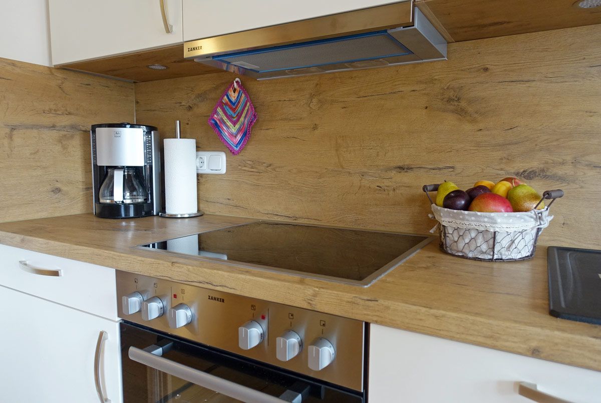 Ceranfeld mit Dunstabzug und Backofen